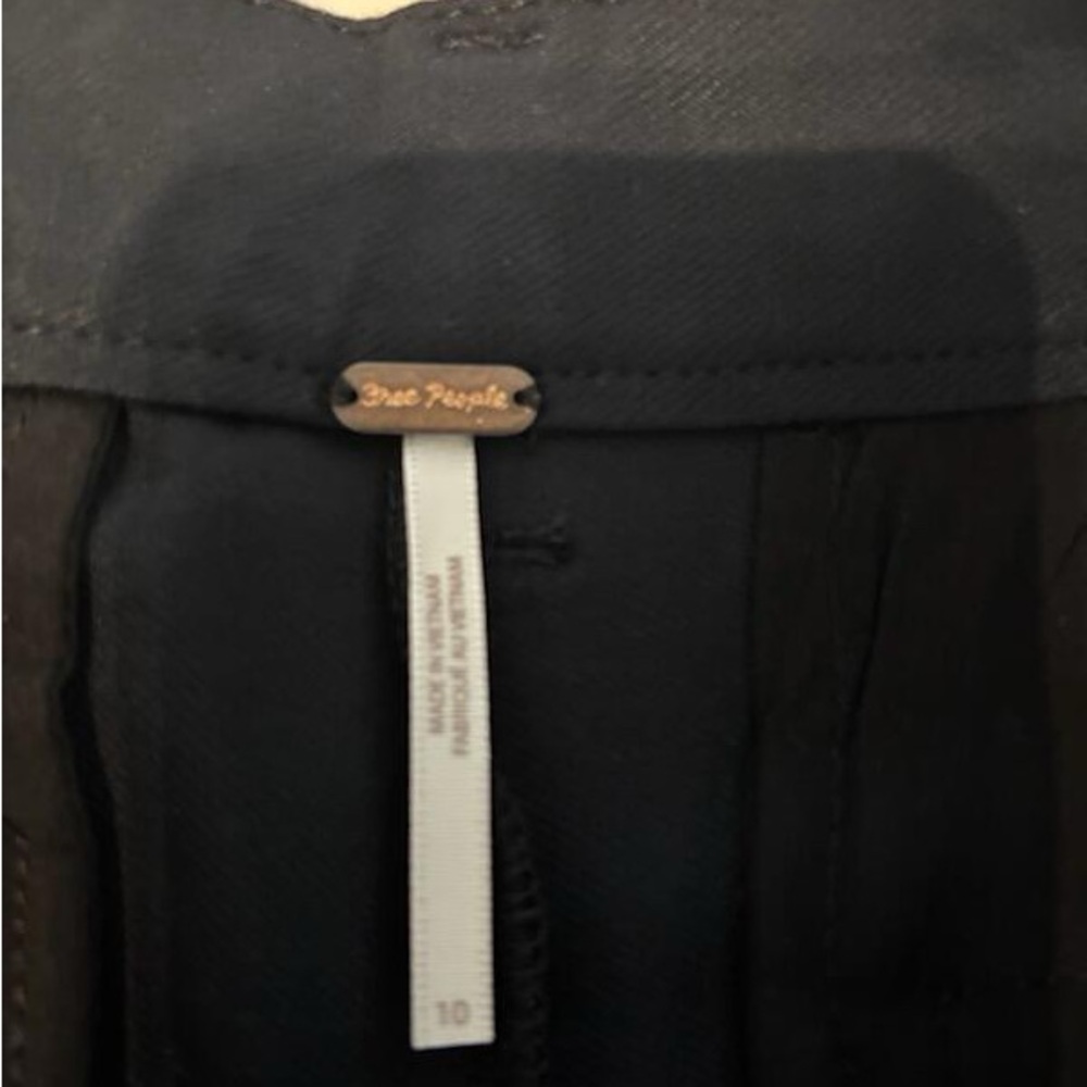 Free People Molly Pants
NWT Size 10
total waste is 33
front 16+”
back 16+” - Picture 9 of 10